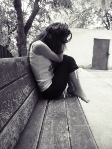 alone-bench-girl-grey-hurt-pain-favim_com-40247